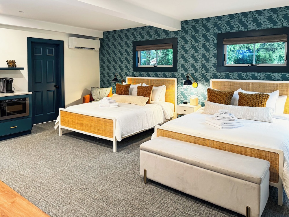 Superior Double Room, 2 Queen Beds, Non Smoking, Kitchenette