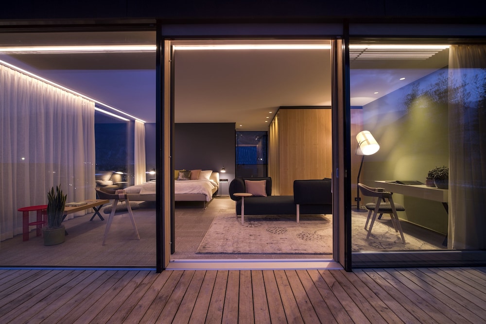 Panoramic Penthouse, Hot Tub, Mountain View photo 1