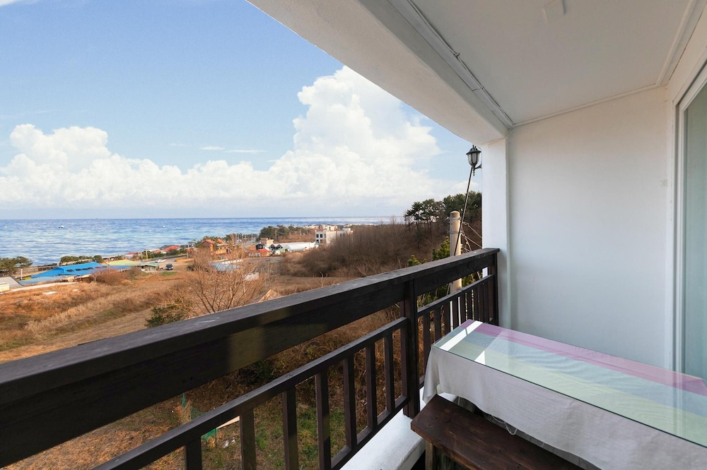Basic Room, 1 Bedroom (Iris 304(Ocean View)) - Photo 4
