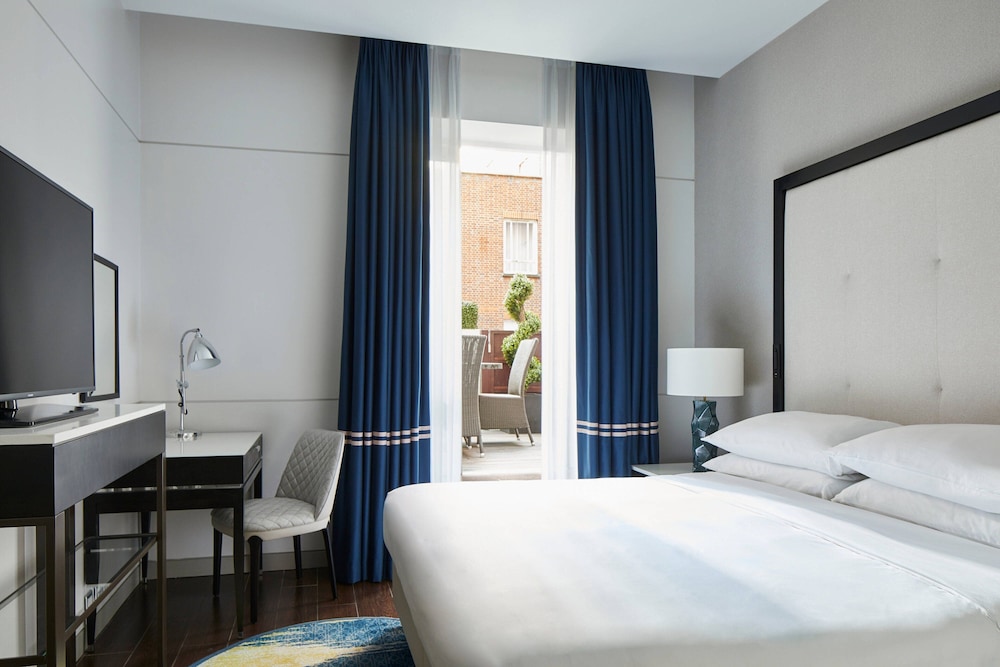 Deluxe Room, 1 King Bed