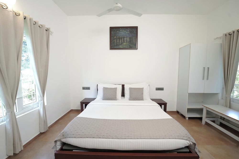Standard Double or Twin Room photo 3