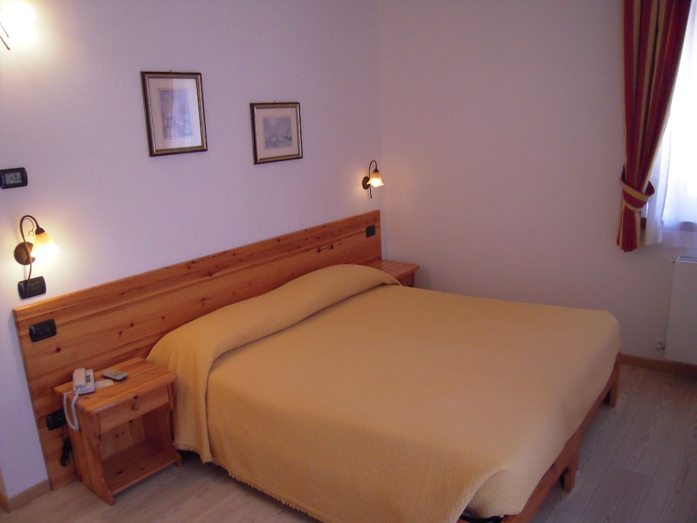 Double or Twin Room photo 3