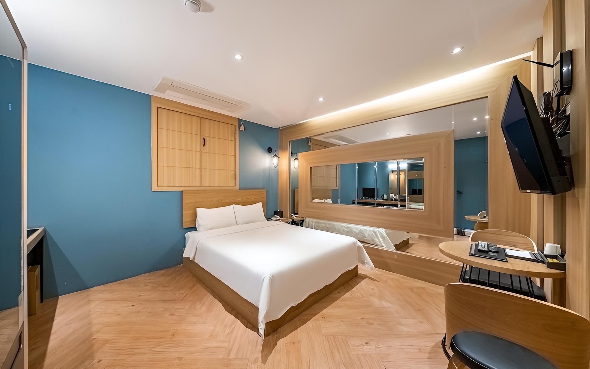 Room (Deluxe *equipped with a clothing mana) - Photo 15