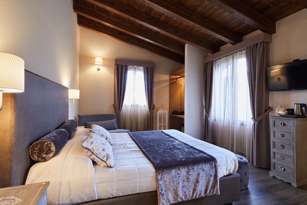 Superior Double Room - Photo 8