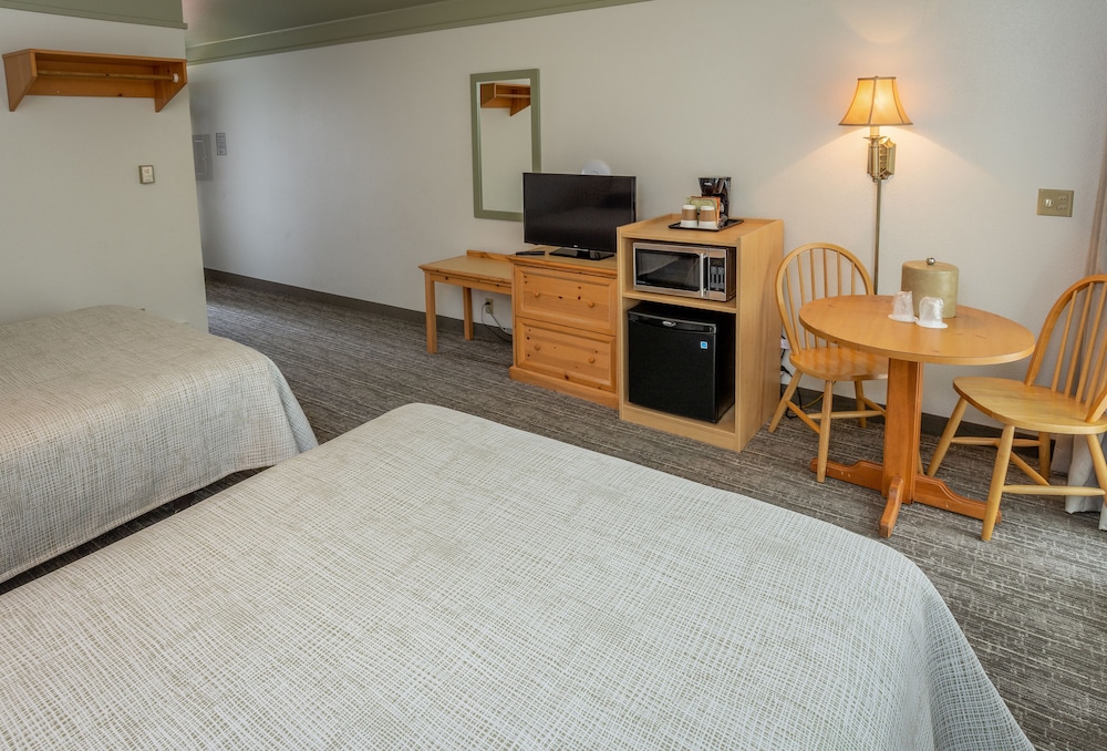Cottage, 2 Queen Beds, River View photo 3