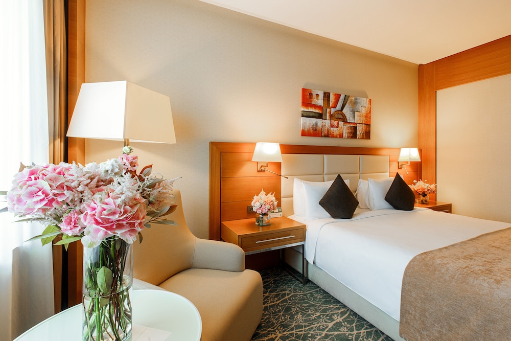 Standard Room, 1 King Bed, Accessible, Smoking photo 2