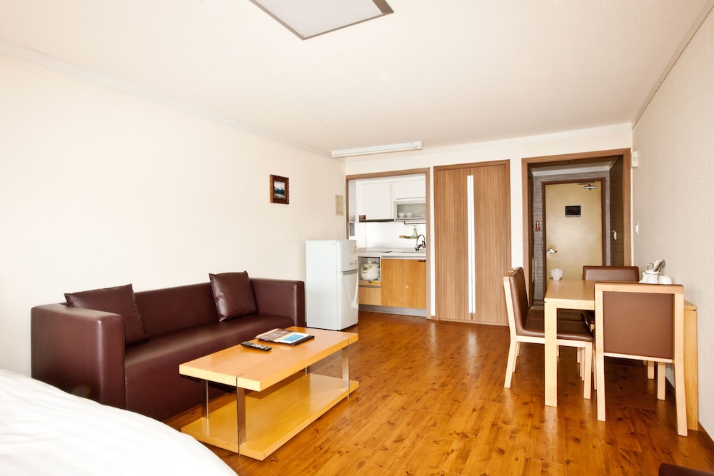 [Summer Bliss PKG] Family(Cooking/Garden View/Bed) - Brunch&Coffee for 2 + 1BTL Wine + 1Pizza photo 3
