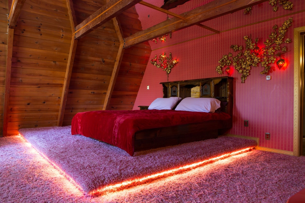 Honeymoon Suite