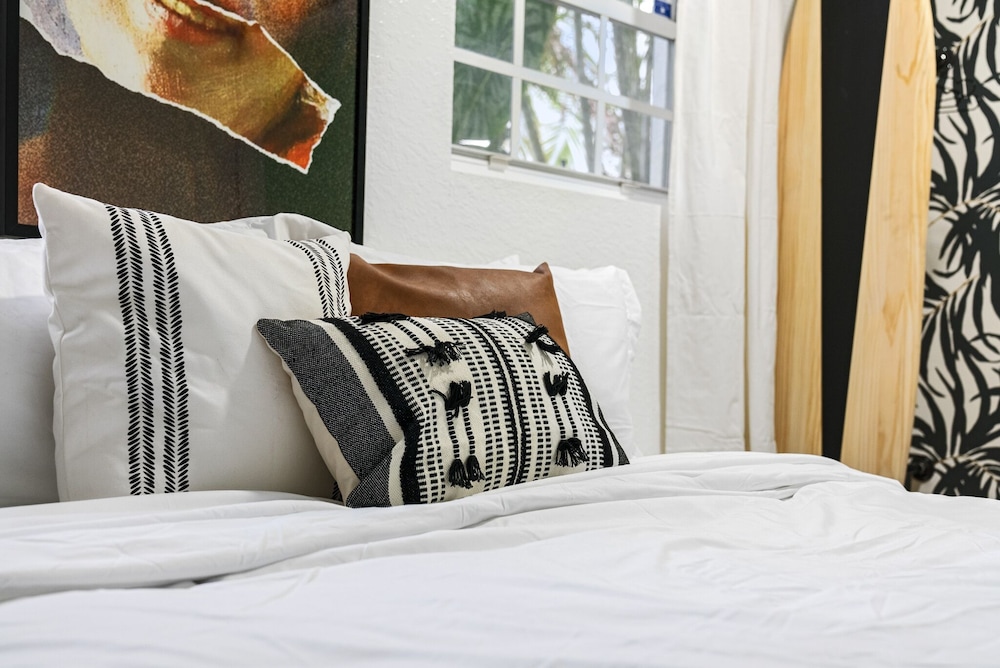 Room, 1 Queen Bed photo 2