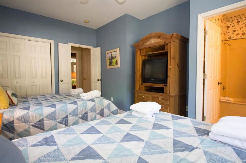 House, Multiple Beds, Balcony, Golf View photo 2