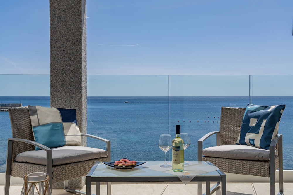 Deluxe Room, Hot Tub, Sea View - Photo 5