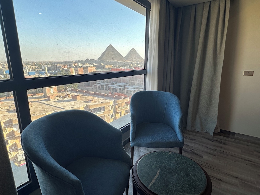 Deluxe Room Pyramids View - Photo 6