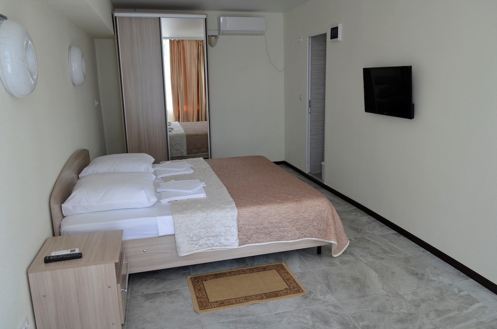 Family Quadruple Room, 2 Bedrooms, Sea View, Ground Floor photo 2