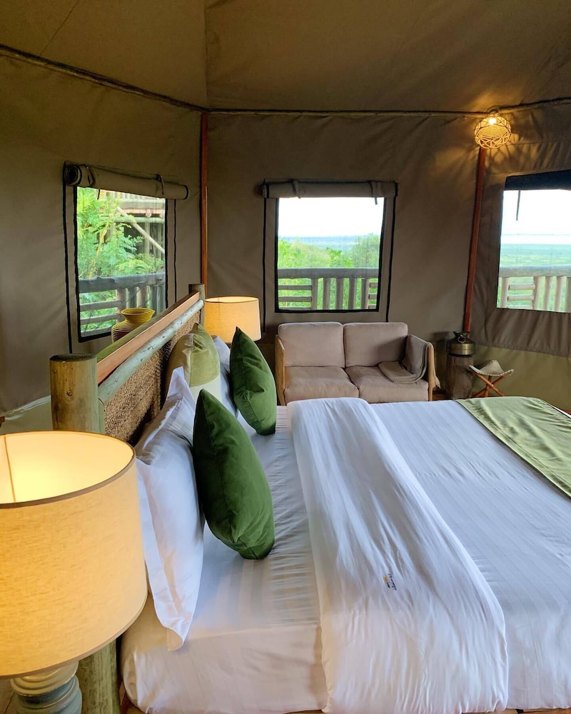 Luxury Double Room, 1 Queen Bed, Lake View, Lakeside photo 3
