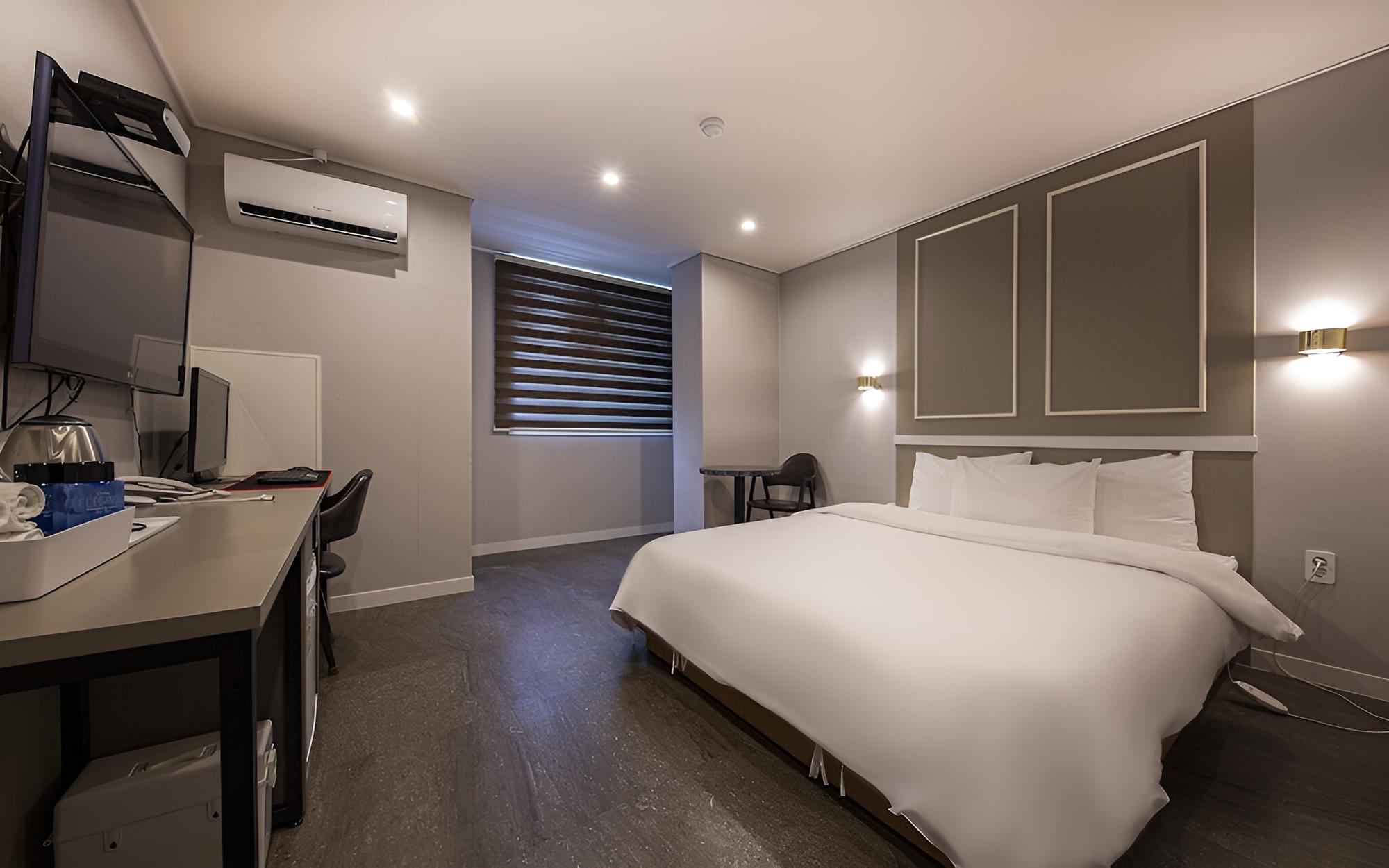 Room (Standard Room A) - Photo 1