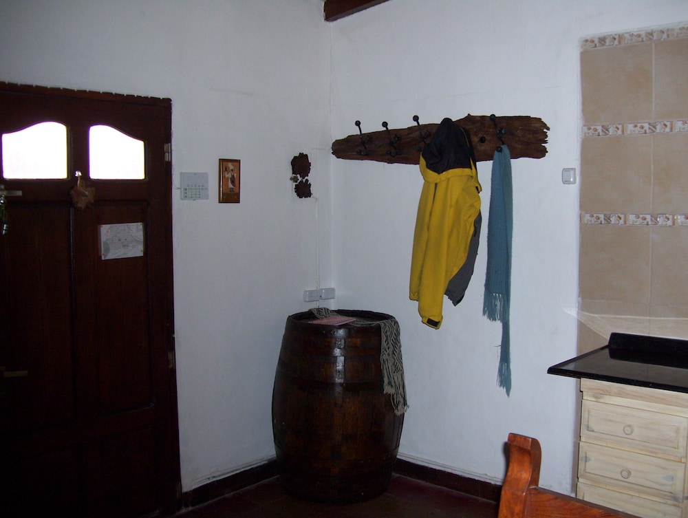 Basic House, Multiple Beds photo 2