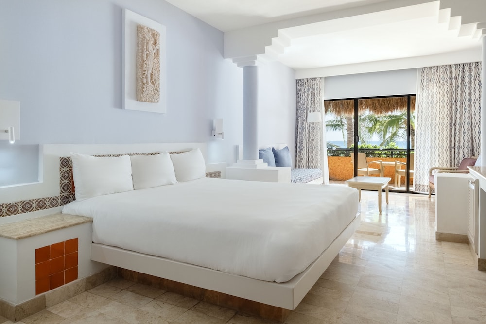 Junior Suite, Oceanfront photo 3