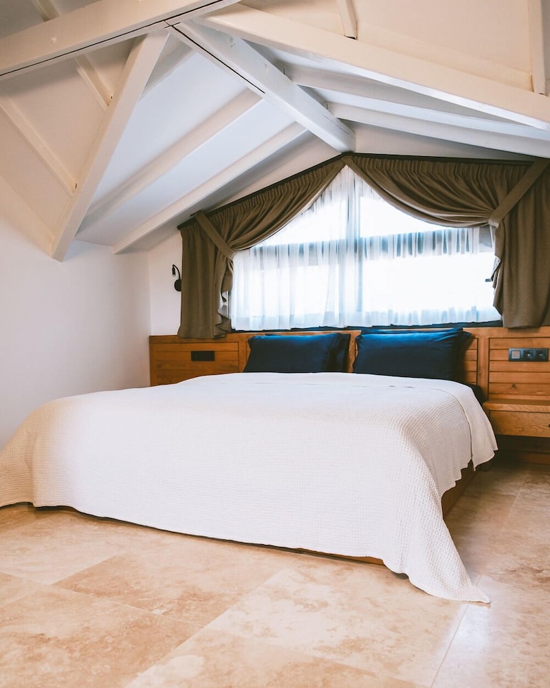 Double Room, 1 King Bed, Terrace, Mountain View photo 3