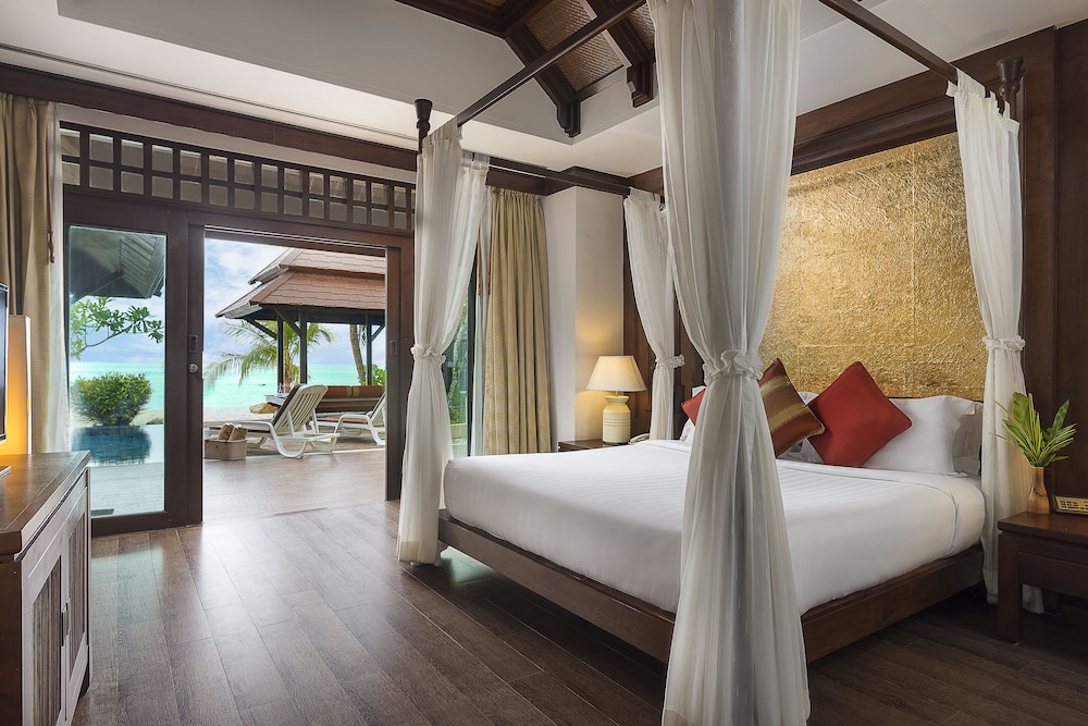 Beachfront Pool Villa Suite (Adult Only) - Photo 2
