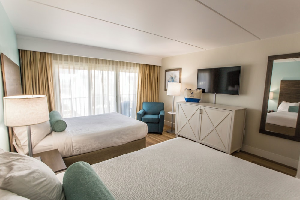 Suite, 2 Queen Beds (Side Ocean View) photo 2
