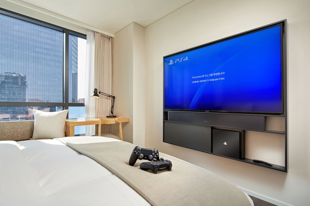 Comfort Double Room (65-inch Smart TV, Motion Bed) - Photo 5