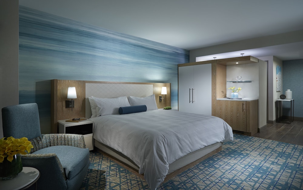 Deluxe Room, 1 King Bed, Pool View - Photo 1