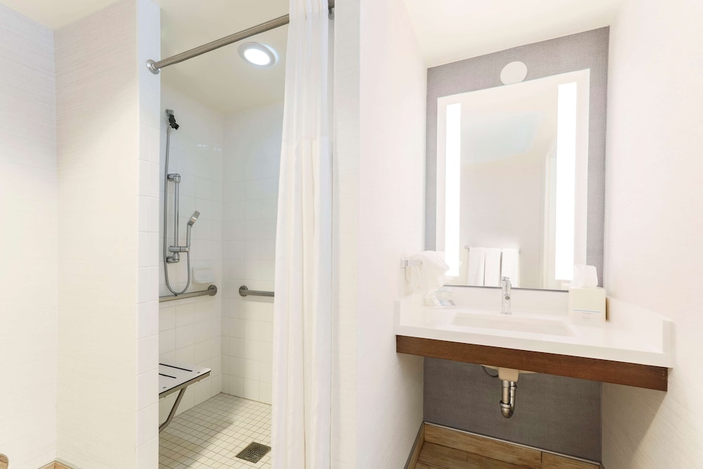 Room, 2 Queen Beds, Accessible - Photo 6
