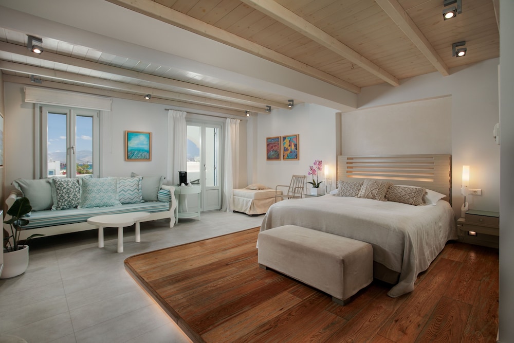 Superior Suite - Photo 1