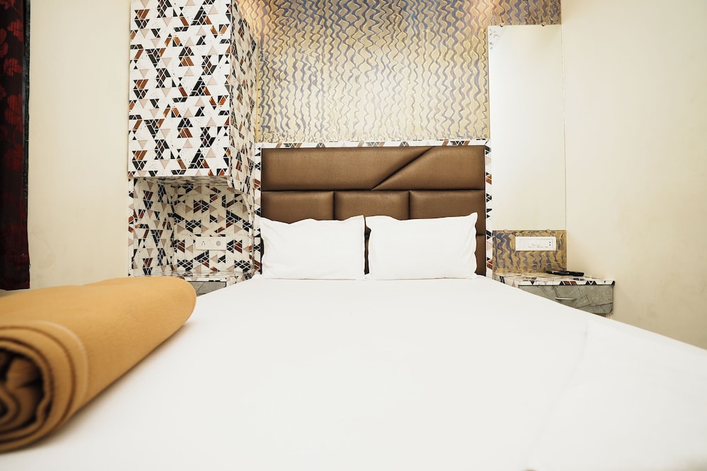 Deluxe Room - Photo 13