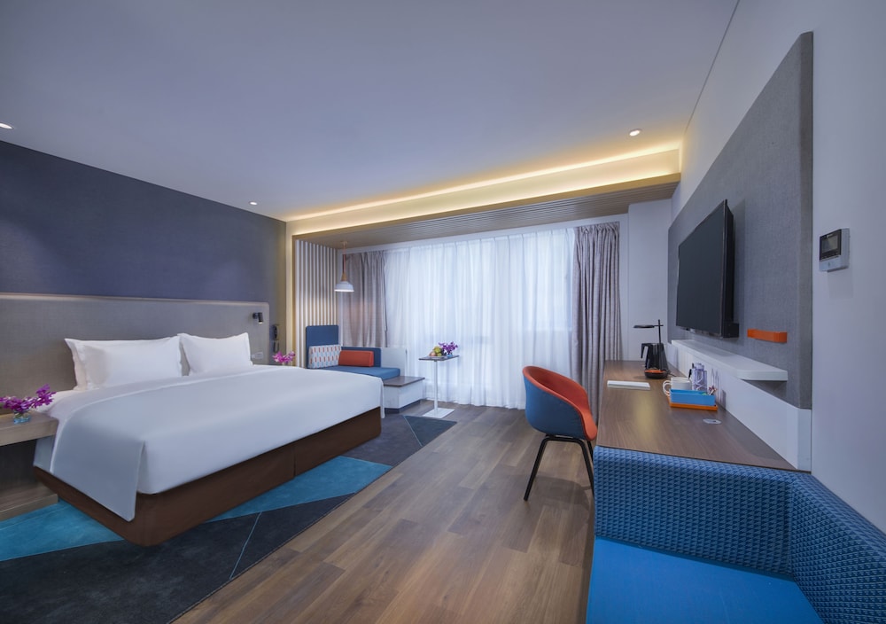 Standard Room, 1 King Bed (Extra Floor Space)