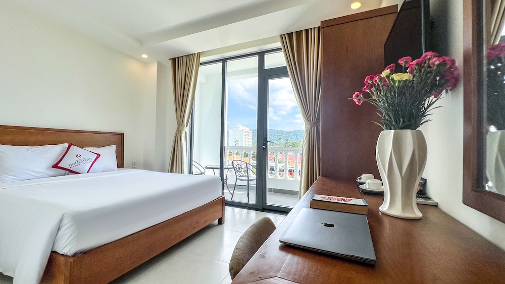 Deluxe Triple Room, City View photo 3