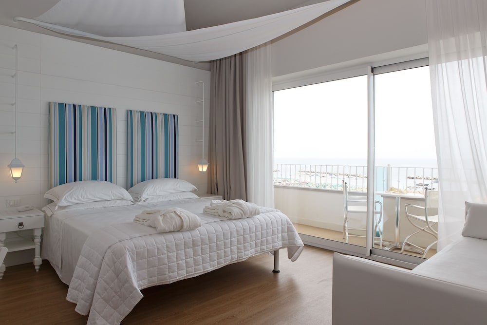 Superior Studio Suite, Balcony, Sea View photo 1