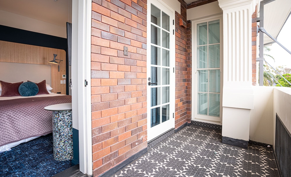 Premium Queen Room with Balcony