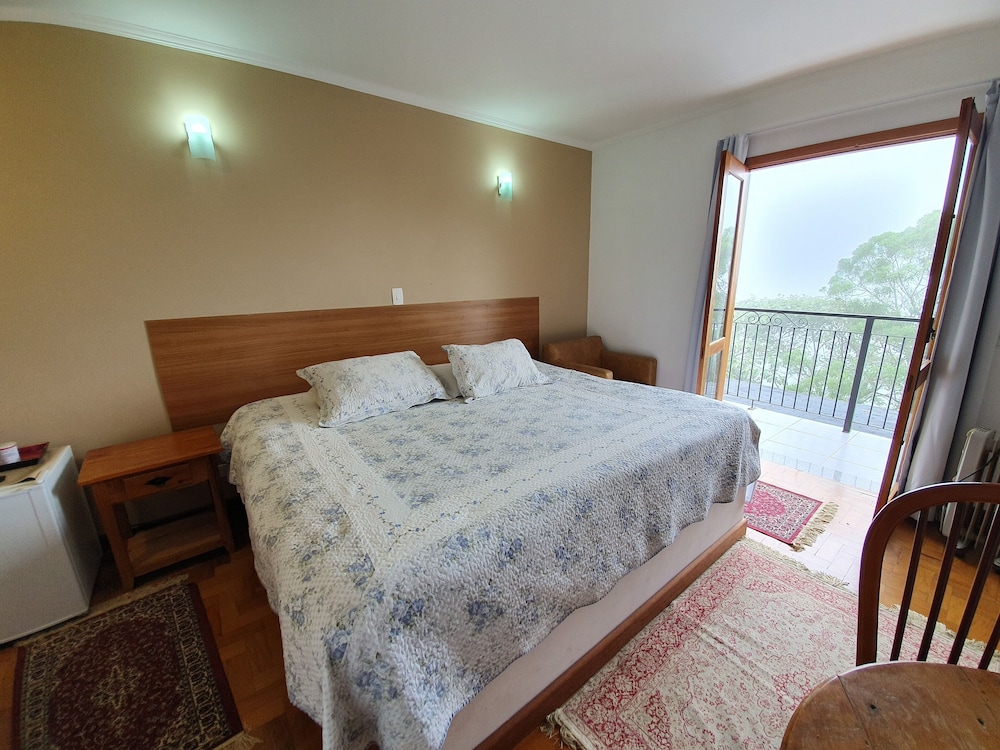 Superior Suite, 1 King Bed, Balcony, Mountain View (Banheira de Imersão) photo 1