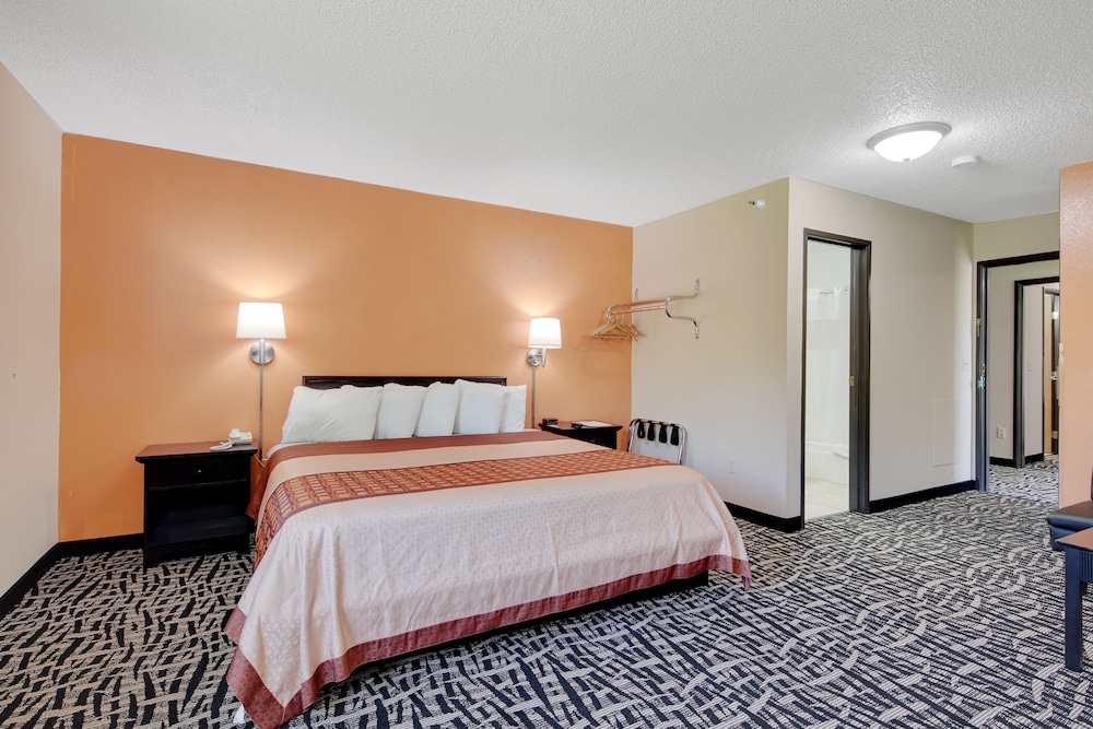 Suite, 1 King Bed, Non Smoking, Jetted Tub photo 2