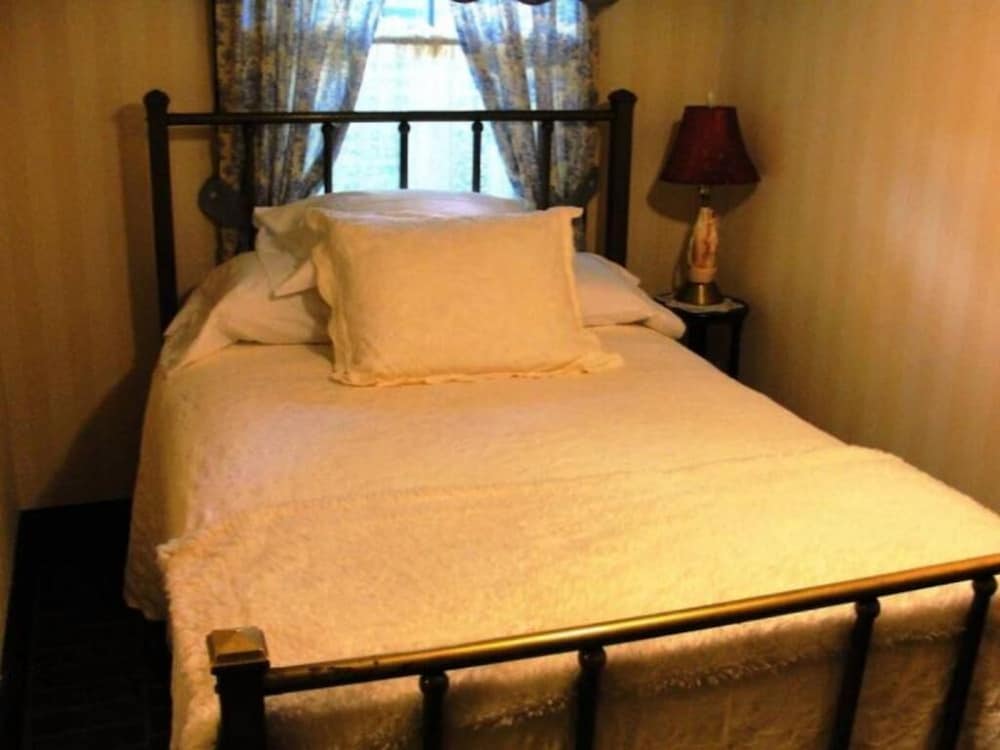 Standard Quadruple Room, Ensuite (Chena River Suite) photo 3