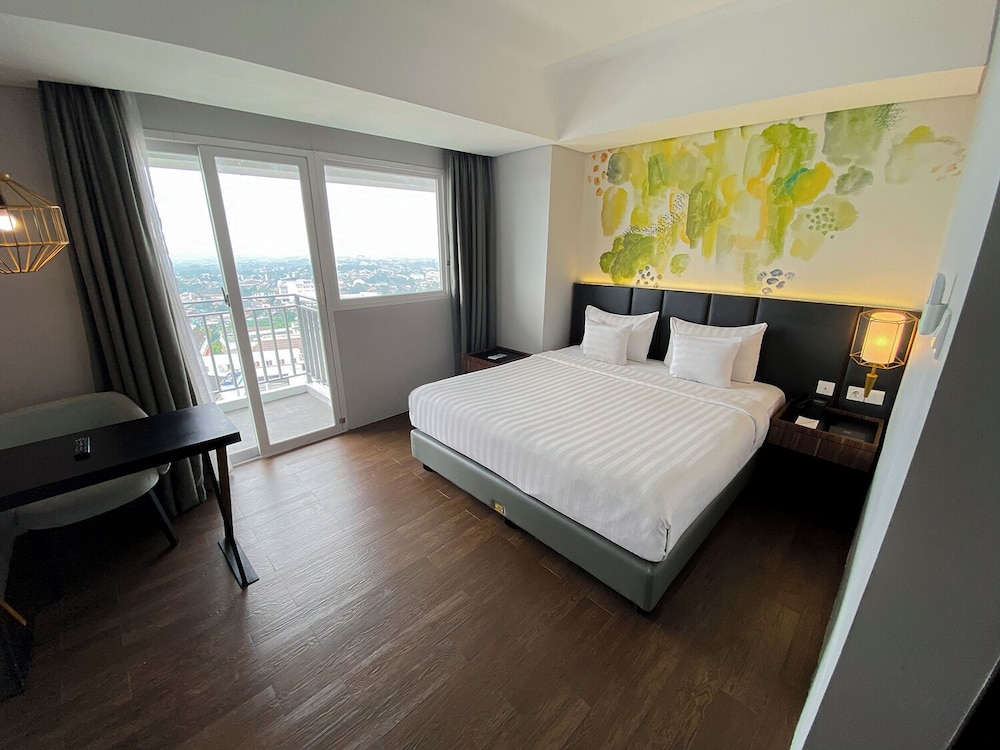 Executive Suite, 1 Double Bed, Non Smoking, Balcony