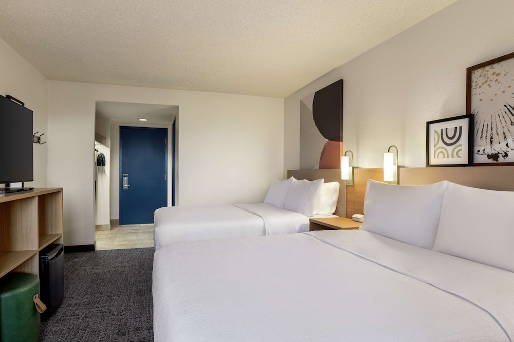 Room, 2 Queen Beds, Non Smoking - Photo 1