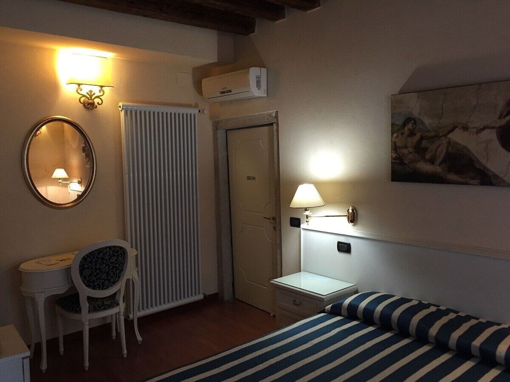 Standard Double or Twin Room, City View photo 3
