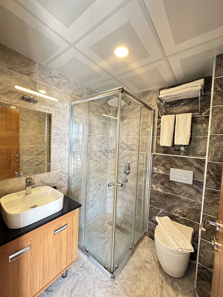 Standard Double Room, Partial Sea View - Photo 12