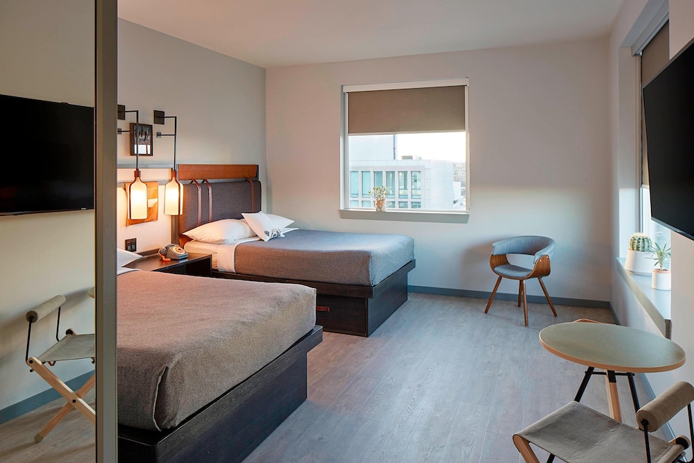 Deluxe Room, 2 Double Beds, Mountain View