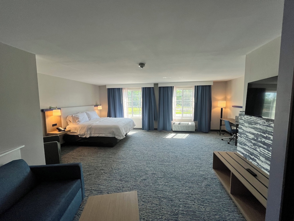 Premium Room, 1 King Bed - Photo 1