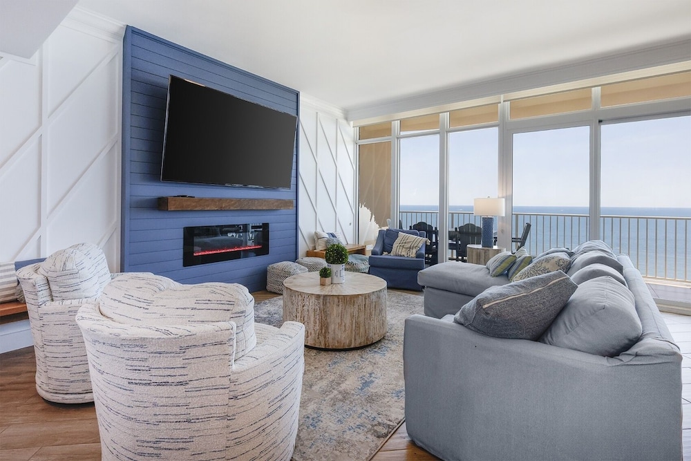 Condo, 2 Bedrooms