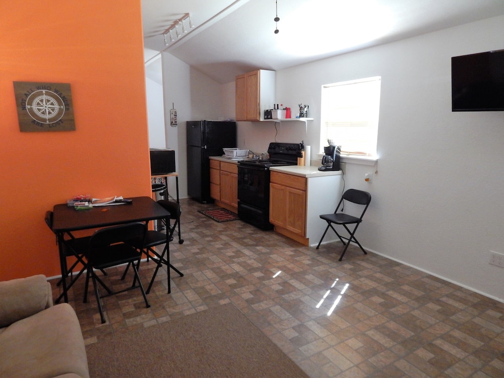 Basic Cabin, 1 Bedroom (Gone Coastal) photo 3