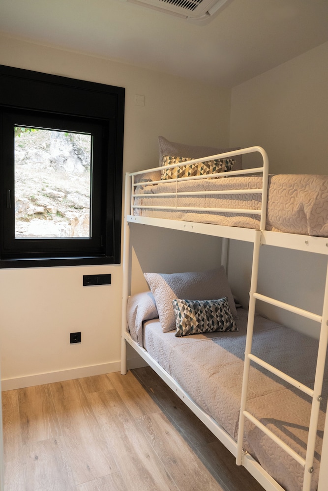 Deluxe Cabin, Partial Sea View photo 3