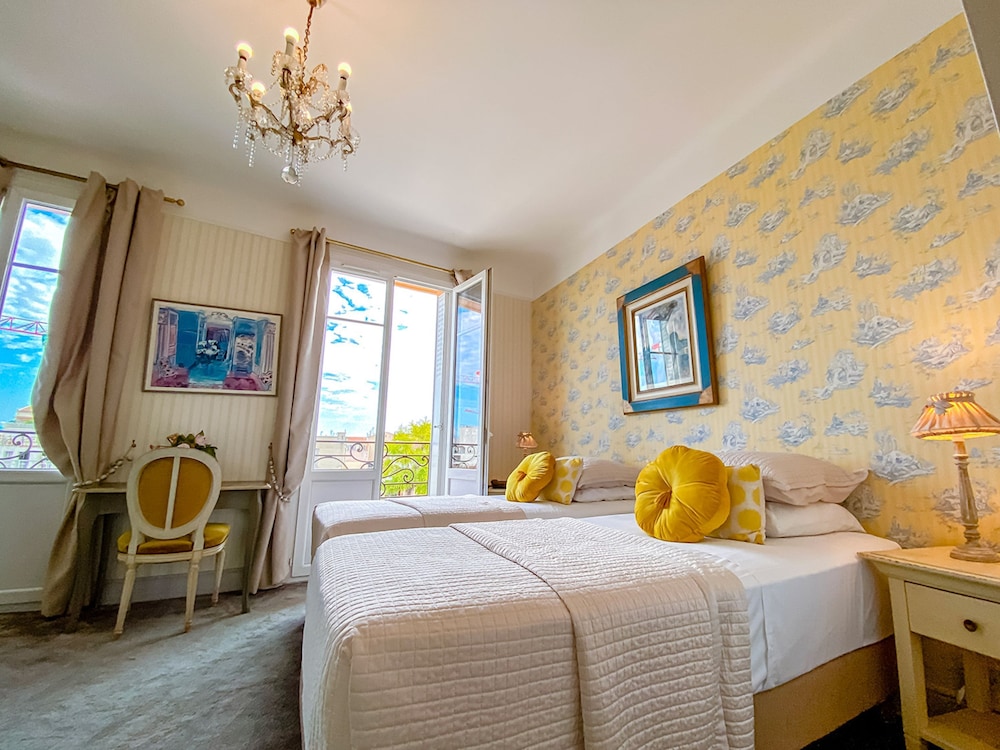 Superior Twin Room, Park View photo 3
