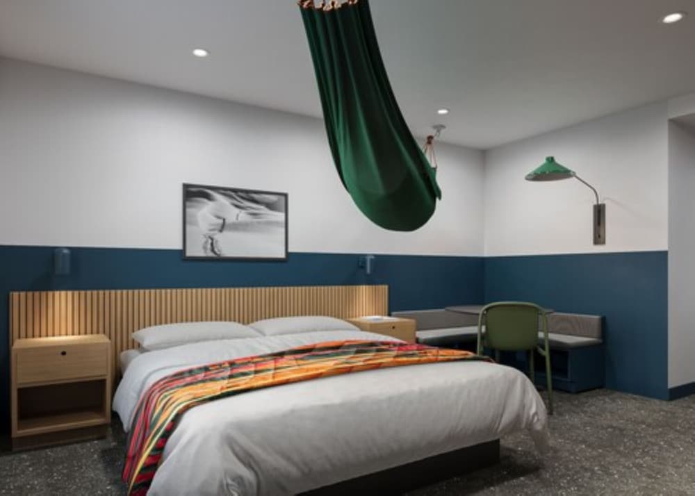Standard Room, 1 King Bed - Photo 2