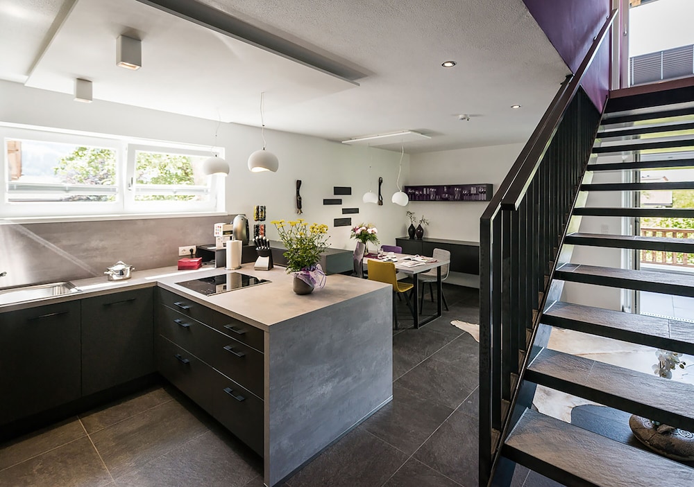 Design House, 2 Bedrooms, 2 Bathrooms, Mountain View photo 3