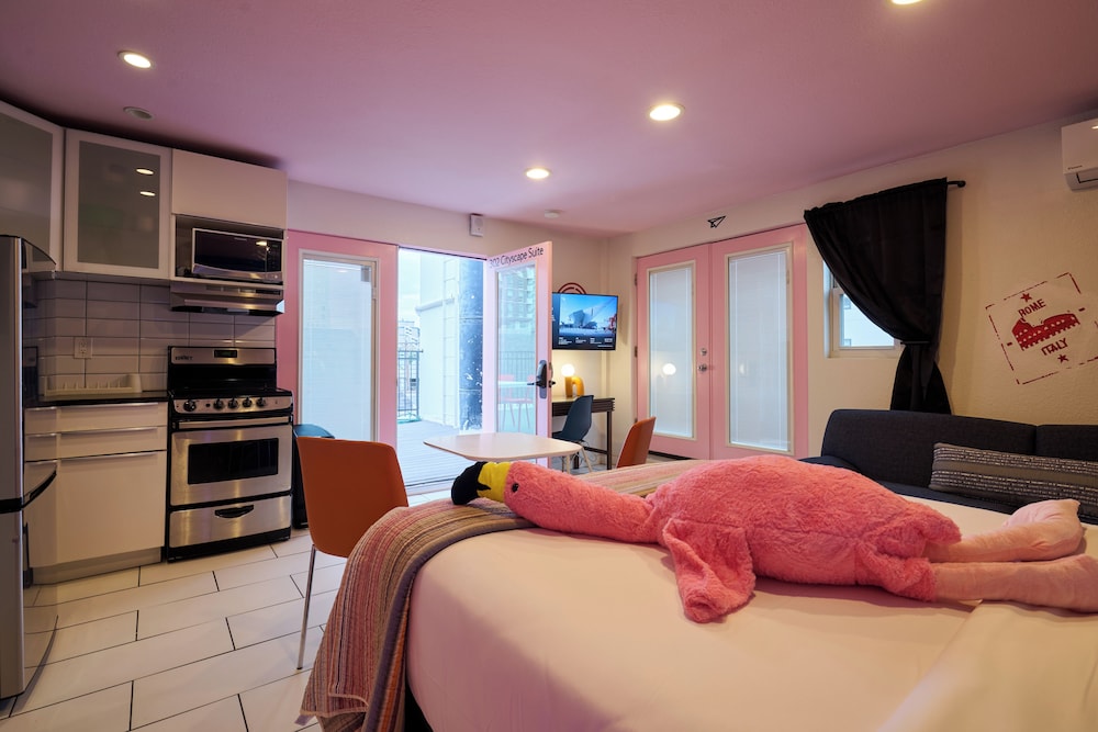 Grand Studio Suite, 1 Queen Bed, Non Smoking