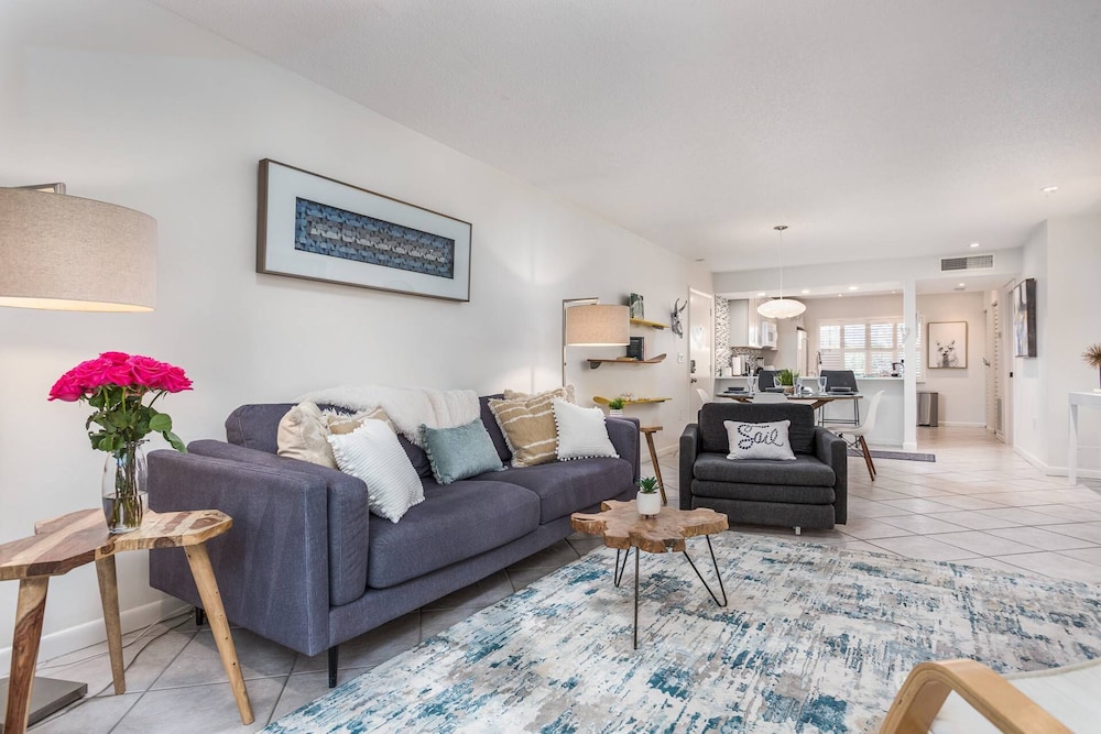 Condo (Siesta Dunes Modern First Floor End U)